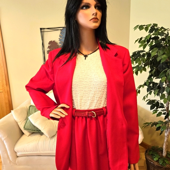 Classic Collection Woman's Red Business Suit with Belt, Size 12 - Picture 5 of 8